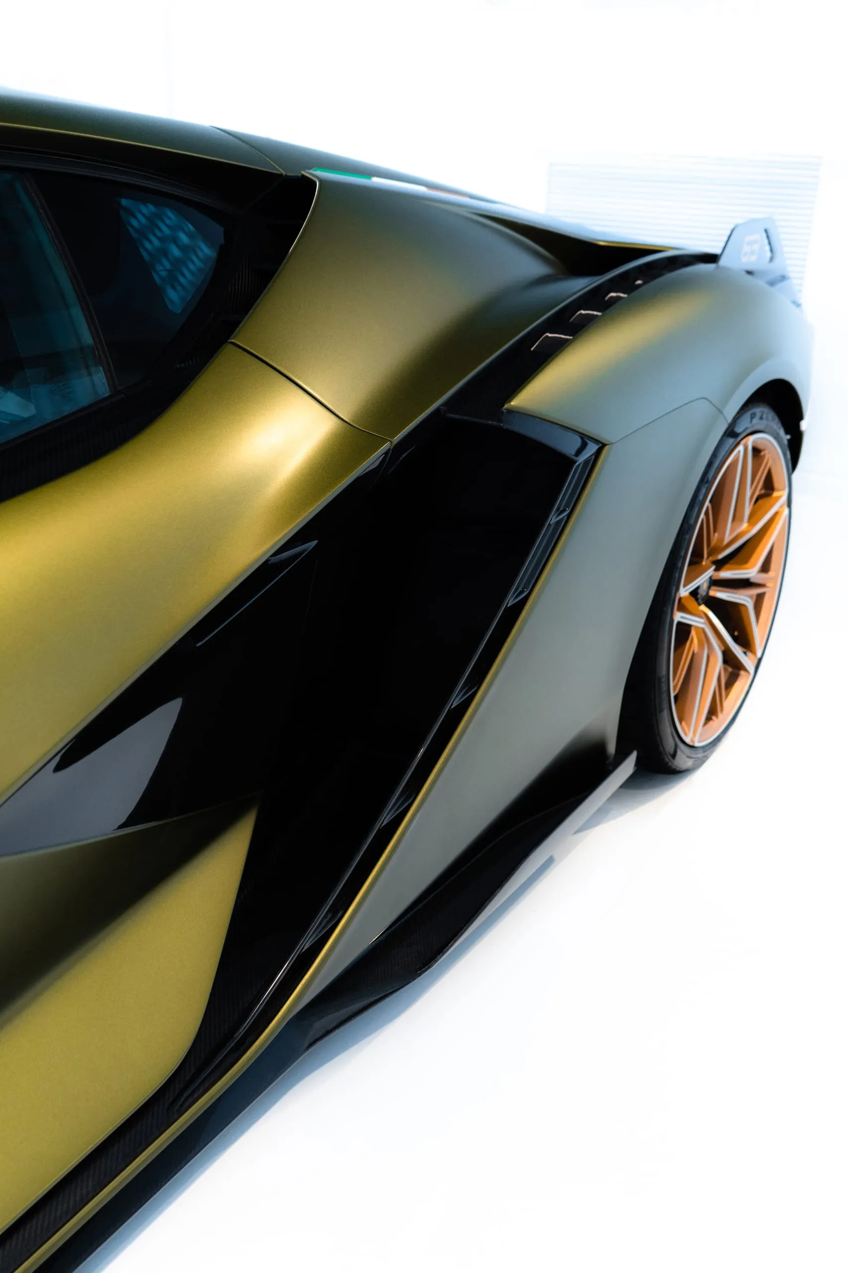 Lamborghini Miura #05 — photograph by Andrea Corno