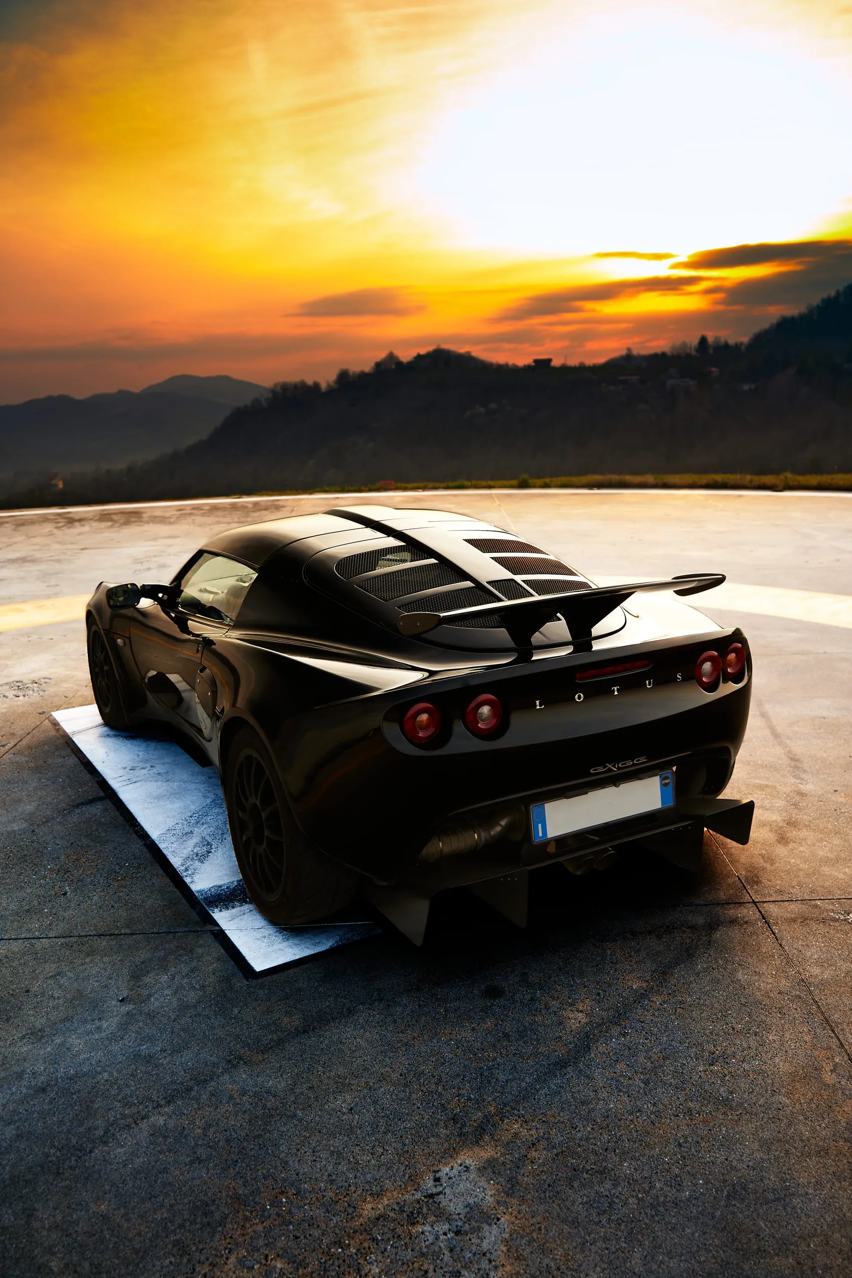 Lotus Exige at dusk #08 — photograph by Andrea Corno